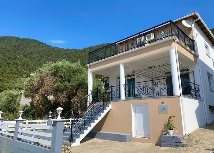 La Casa De Fokas - *